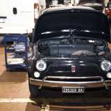 Mentre parliamo, gli operai testano una bella Fiat 500 d�epoca all�interno del parcheggio. �Queste auto sono intramontabili � sorride il meccanico �. Ma l�impianto frenante di questo gioiellino ci d� grattacapo da quattro giorni�